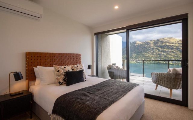 4 Bedroom Home with elevated views of Lake Wakatipu & The Remarkables – Guest Rooms – Queenstown