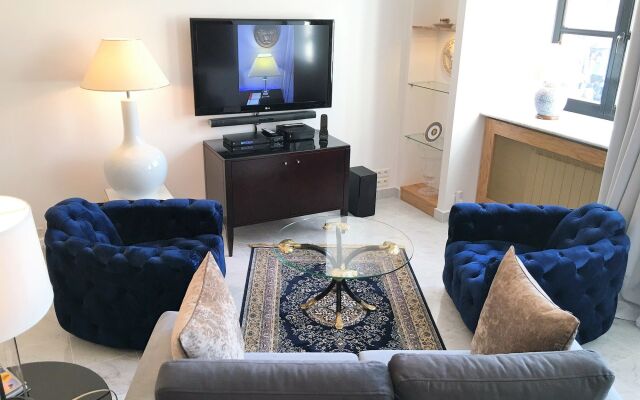 MONDRIAN Luxury Suites & Apartments Old Town Market Square