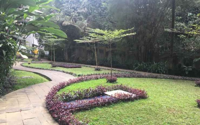 Lavish 2BR Apartment with Private Bathtub at Galeri Ciumbuleuit 1 By Travelio – Outside – Bandung