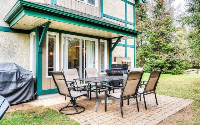 Townhouse on the Golf with Pool Access - Aiglon 1717 - 10 min to Tremblant Resort