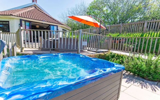 Streamways Nr Croyde 6 Bedroom, Sleeps 12-16, Hot Tub