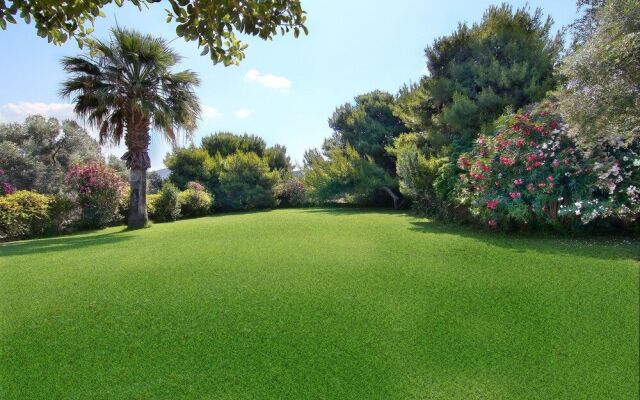 Vouliagmeni Villa
