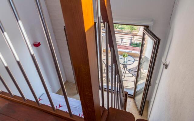 Villa Kristin 2 - Great Location, Sea Views, BBQ