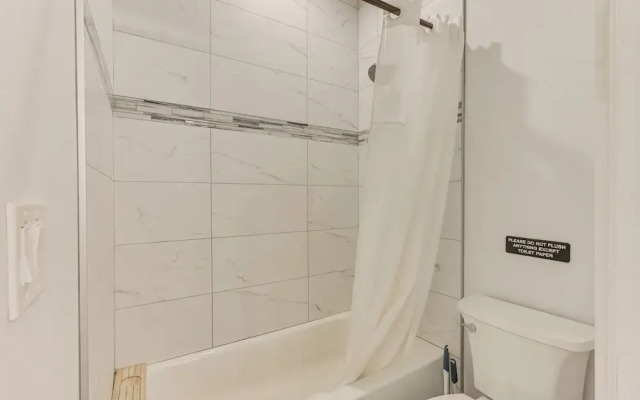 3 Mi to Usf: Dog-friendly Home w/ Large Yard