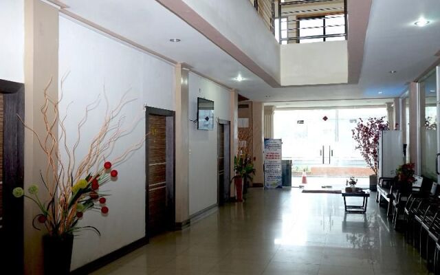 Oyo 629 Grand Vella Hotel
