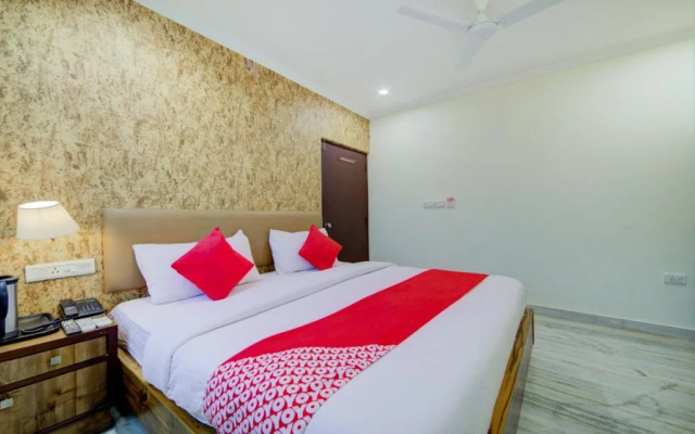 OYO 14892 Hotel Tourista