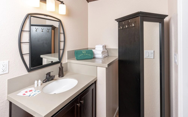 Cava Robles RV Resort