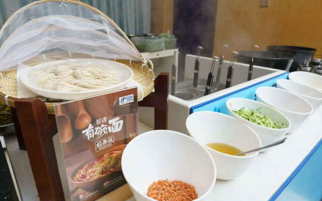 Holiday Inn Express Dalian City Centre by IHG