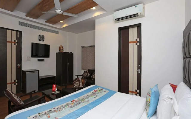 OYO 526 Hotel Asees Inn