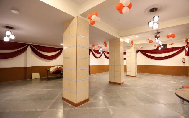 OYO 8876 Hotel Sarthi