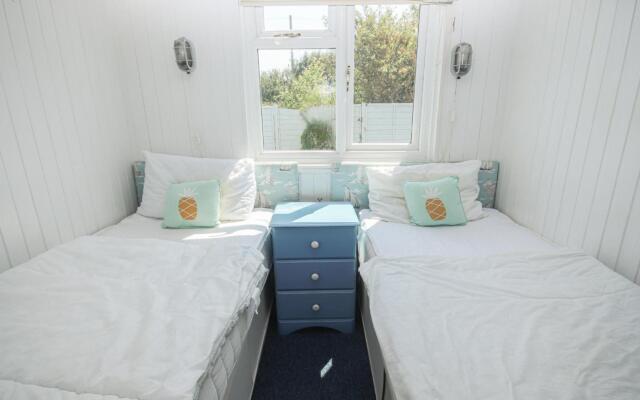 17H Medmerry Park 2 Bedroom Chalet