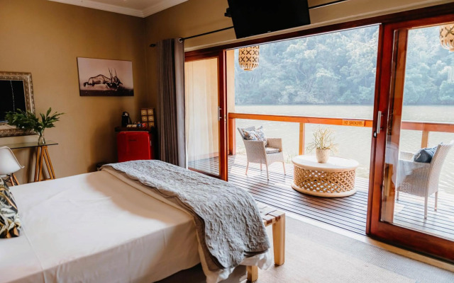 Bambuu Lakeside Lodge
