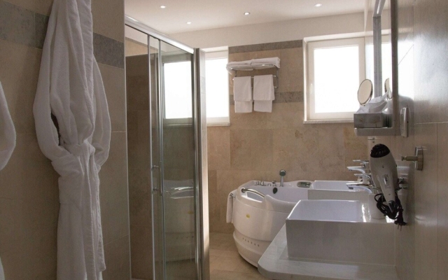 Exceptional Villa With Private Swimming Pool & Sea View