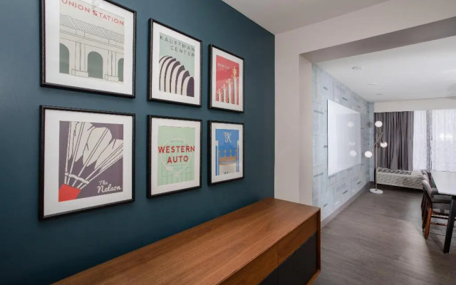 Crowne Plaza Kansas City Downtown by IHG