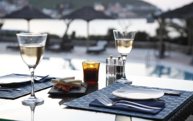 Porto Kea Suites