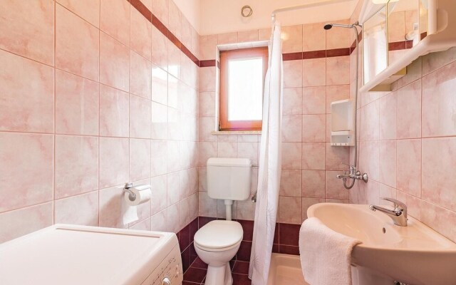 Amazing Home in Stinjan With Wifi and 6 Bedrooms