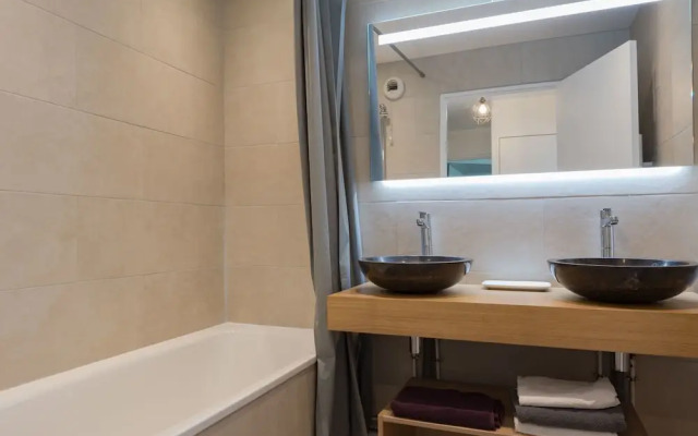 Ariane Disneyland Apartment