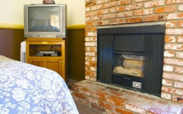 Rodeway Inn & Suites Fireside Lodge