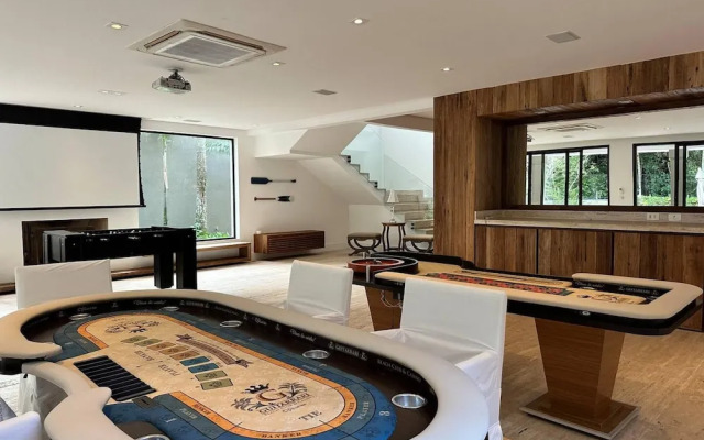 Mans o 6 Suites Riviera