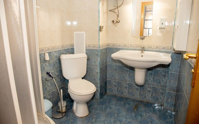 FM Premium 1-BDR Apartment with Parking - Azure Joy