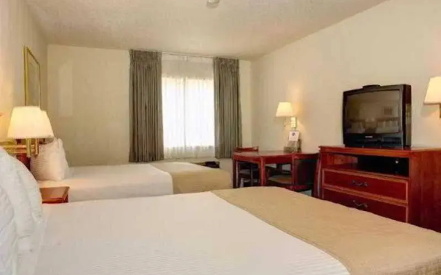 Magnuson Hotel on the Lake Clarksville