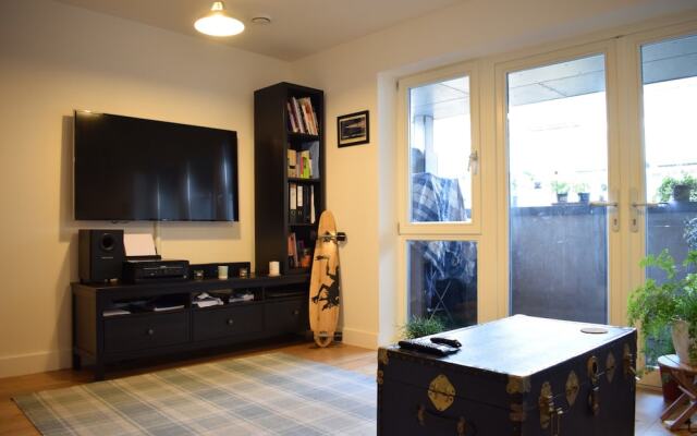 Modern 1 Bedroom Flat Near Riverside