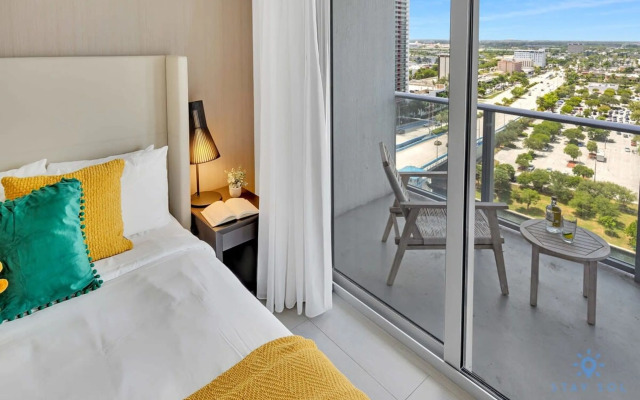 Bayview Luxury 3BR Condo Stunning Amenities