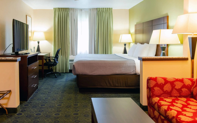Quality Inn & Suites Bloomington I-55 and I-74