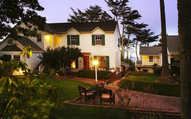 Colonial Terrace Inn by the Sea