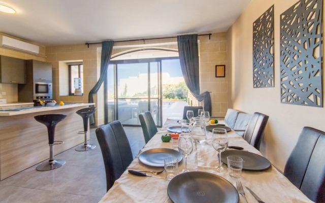 Ta'Siku Gozitan villa + Pool & hot tub