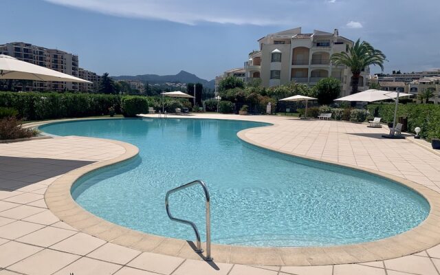 Studio moderne - Port de Mandelieu - Proche Mer -