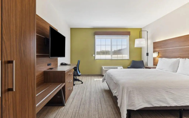 Holiday Inn Express & Suites Mountain View Silicon Valley by IHG