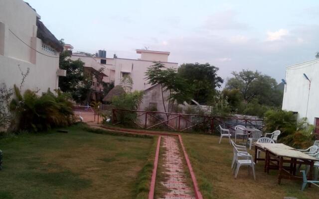 Chola Hotel and Resorts