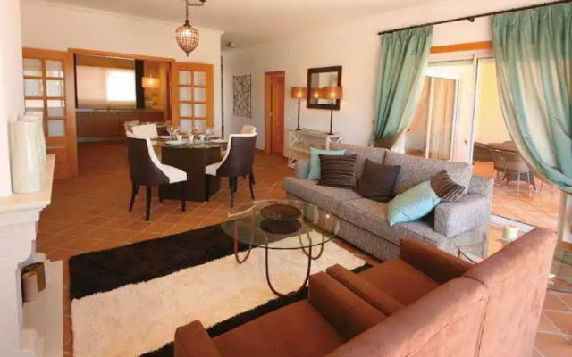 Praia Del Rey Residence