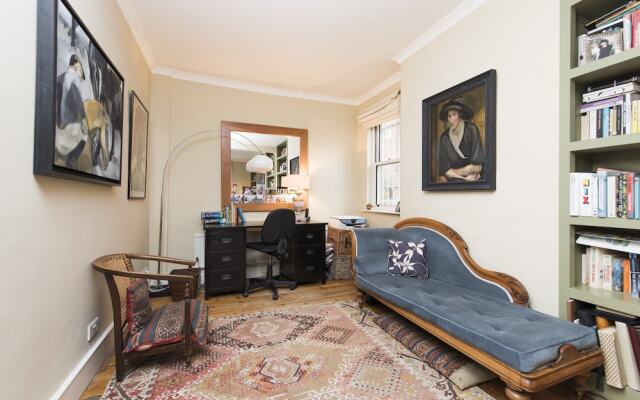 4BR Family Home in Kensington Olympia