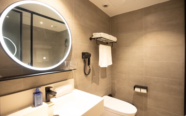 HanTing Hotel (Cangzhou Central Hospital Huabei Commercial Building)