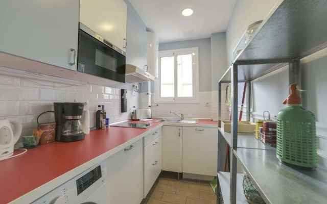 Artistic 3 Bedroom Flat With Balcony in Gracia