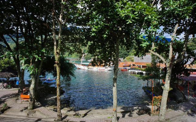 Pandu Lakeside Hotel Parapat - Toba Lake