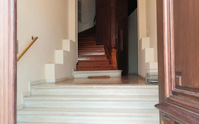 Elegant Apartment Under the Acropolis