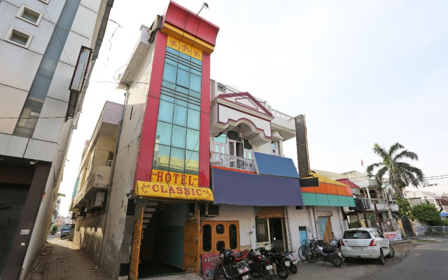 Oyo 15920 Hotel Classic