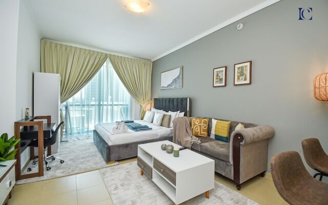 Silver - Modern Studio with lake view