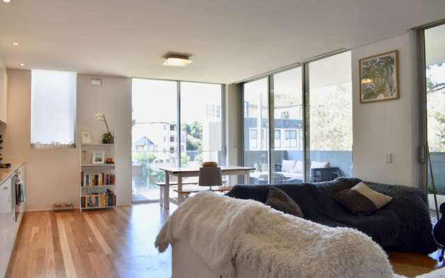 Bright and Open 2 Bedroom Bondi Flat