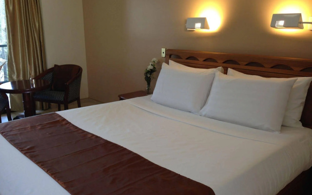 Novena Palms Motel