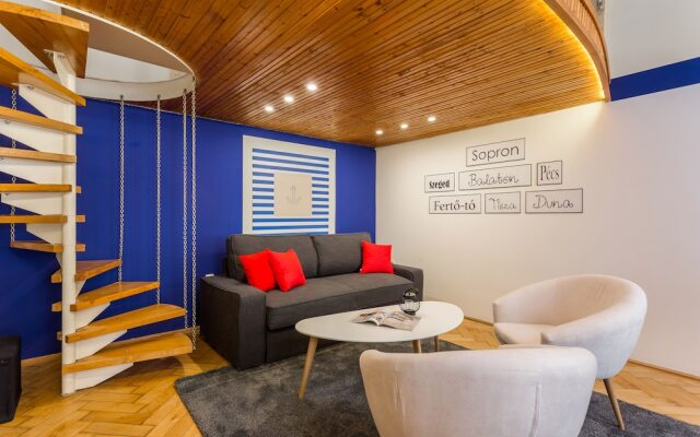 Jokai 3 Apartment
