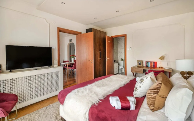 Holt - Gryffindor Tower