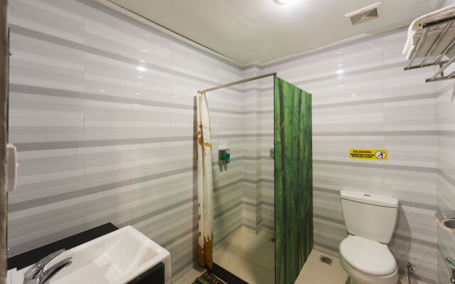 RedDoorz Plus near Mall Bali Galeria 2