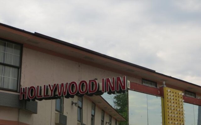 Hollywood Inn & Suites