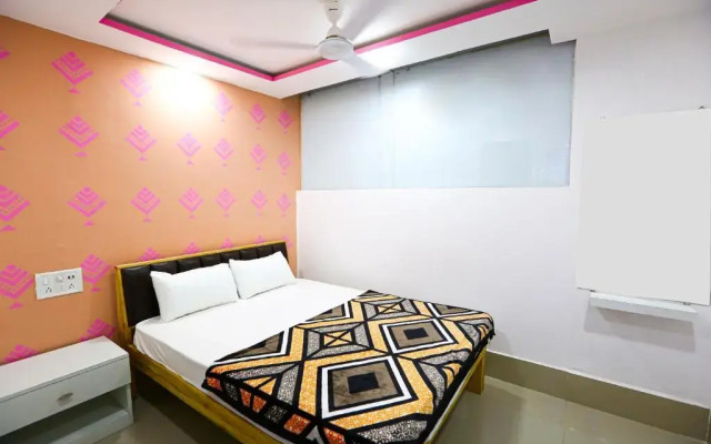 OYO 90380 Hotel Golden City
