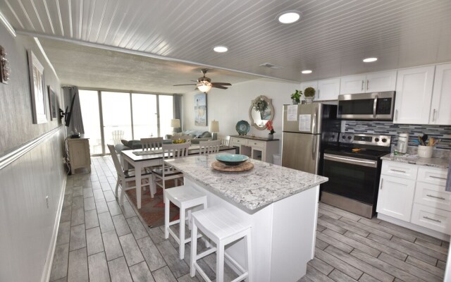 1201 Waters Edge Resort 3 Bedroom Condo by RedAwning