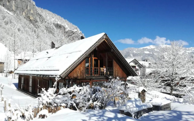 Haus am Wasserfall